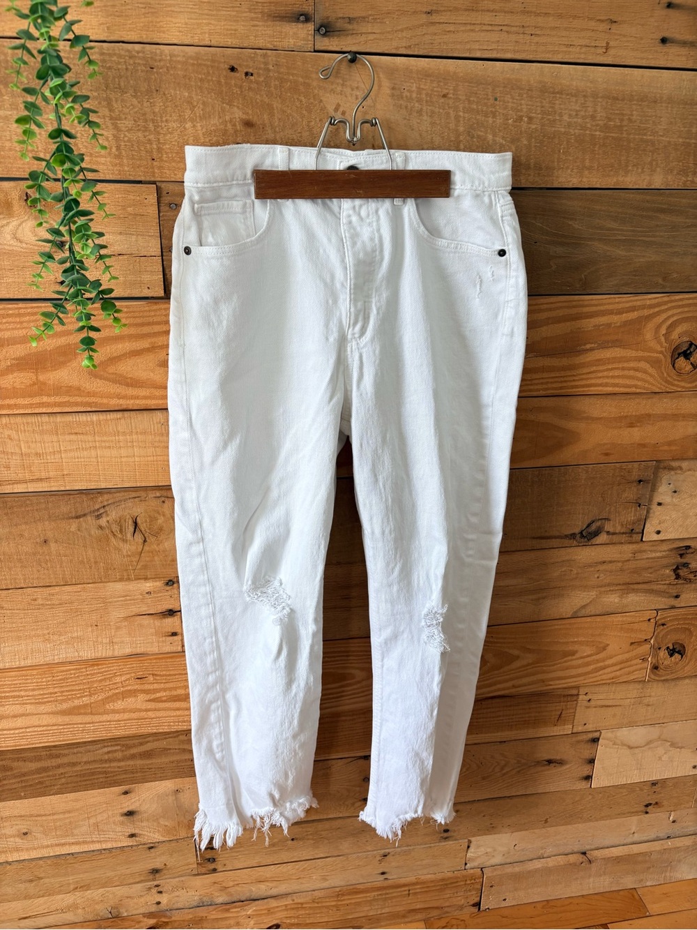 LOFT White High-Rise Distressed Denim Jeans size 6